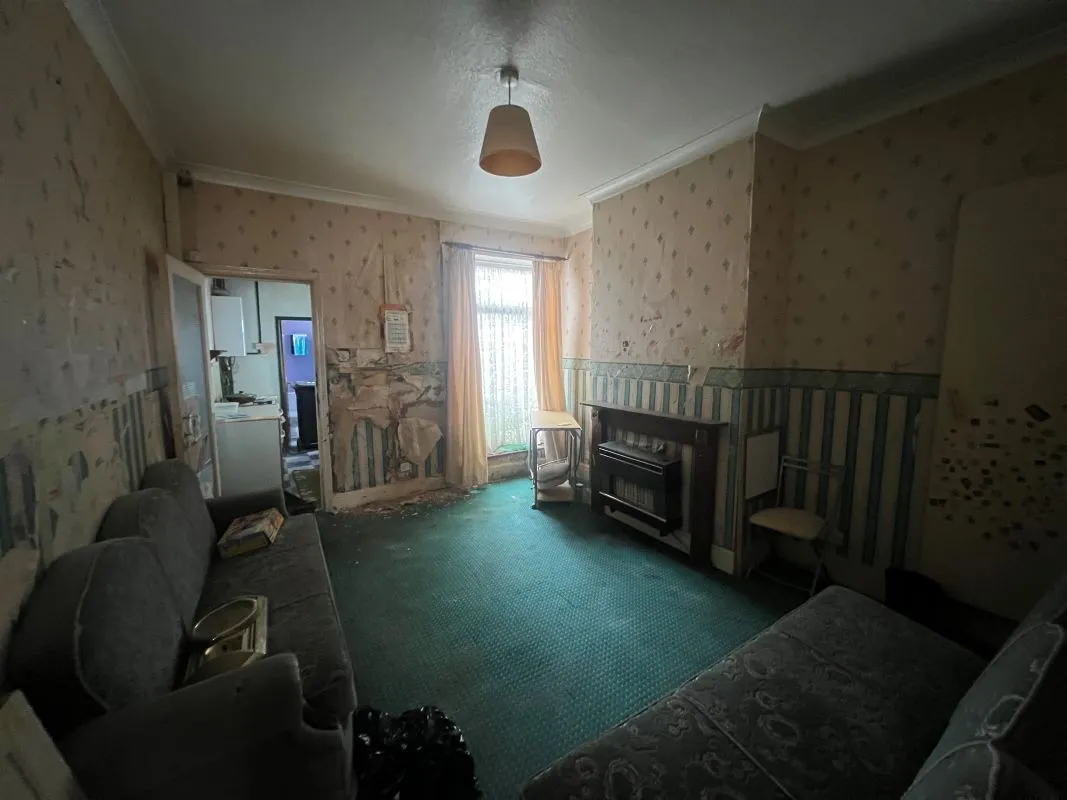 3 bedroom mid terraced property in Tipton