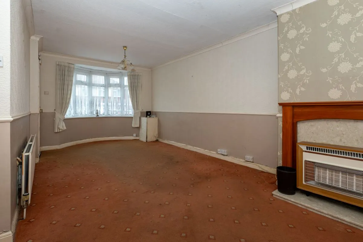 3 bedroom semi detached property in Oldbury