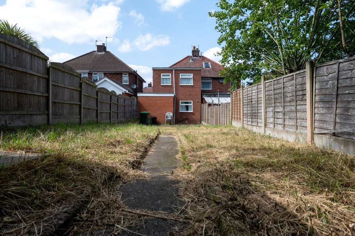 3 bedroom semi detached property in Oldbury