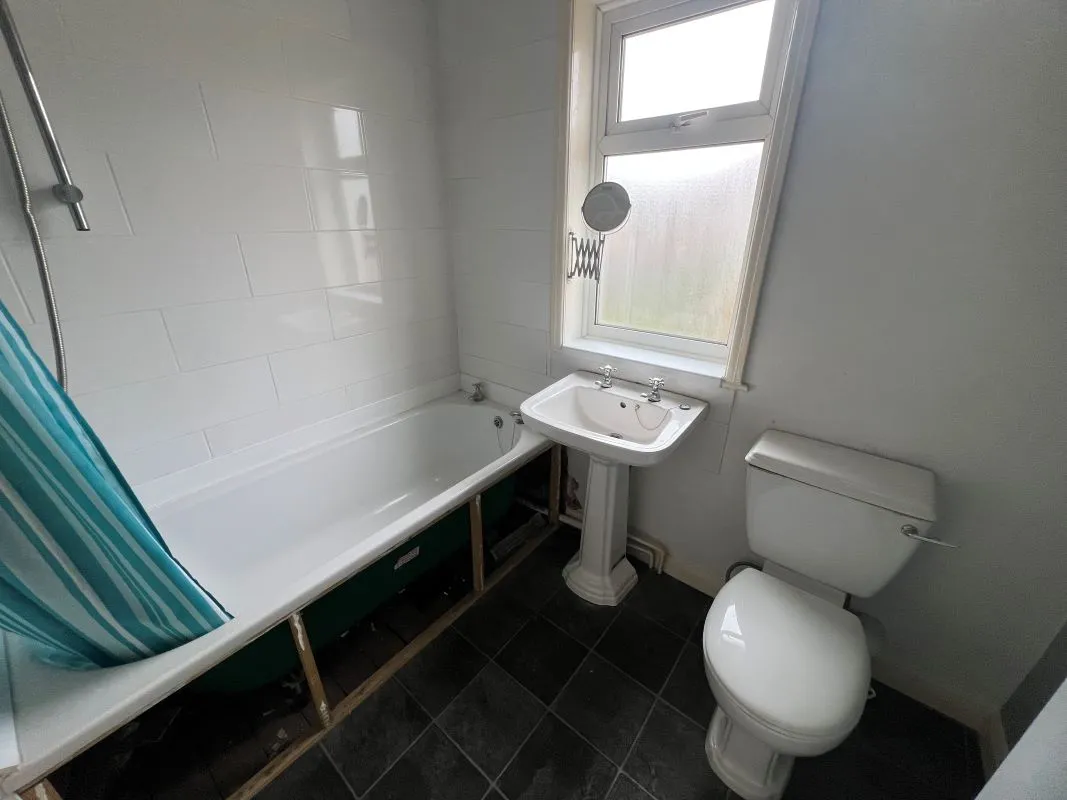 3 bedroom semi detached house in Nuneaton
