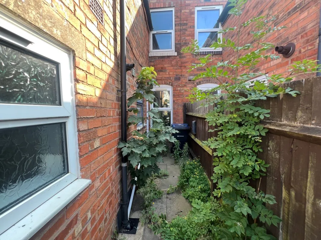 3 bedroom mid terraced house in Saltley