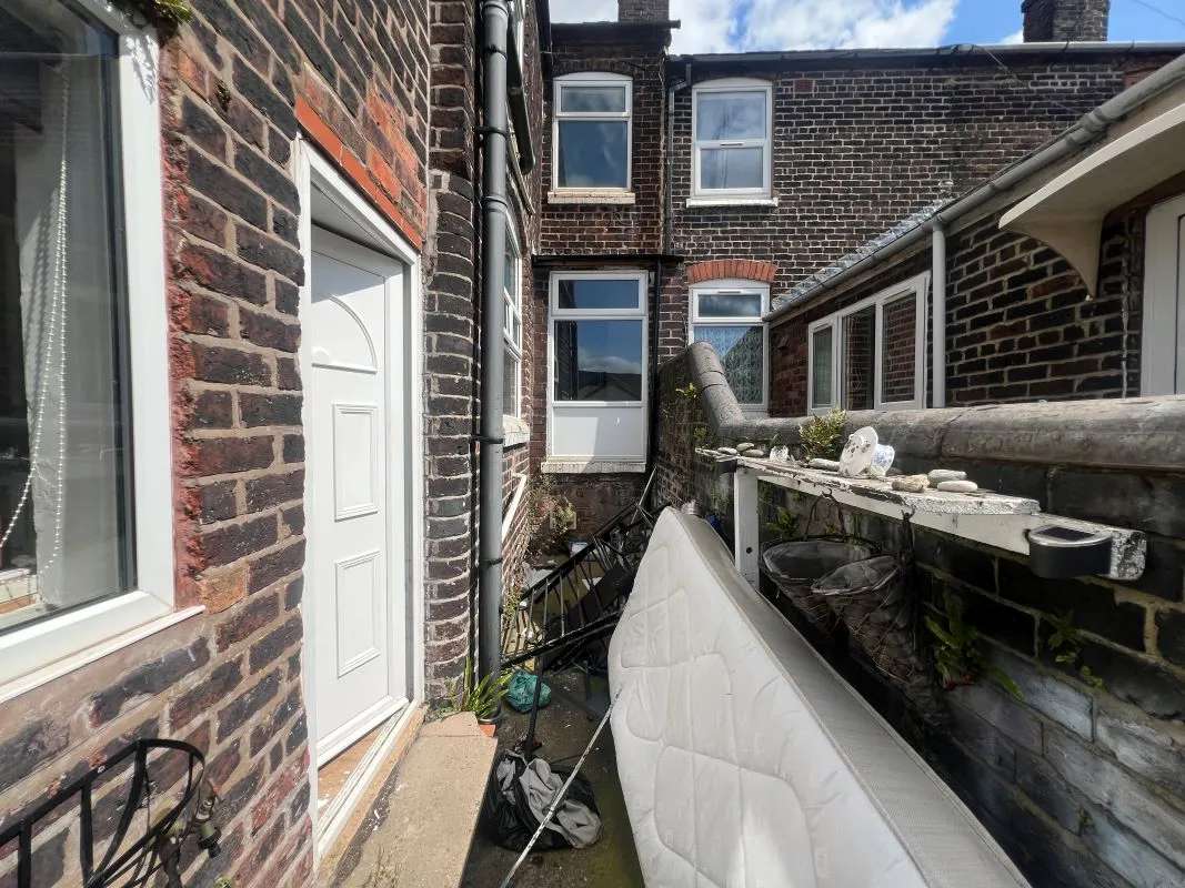 2 bedroom mid terraced house in Stoke on Trent