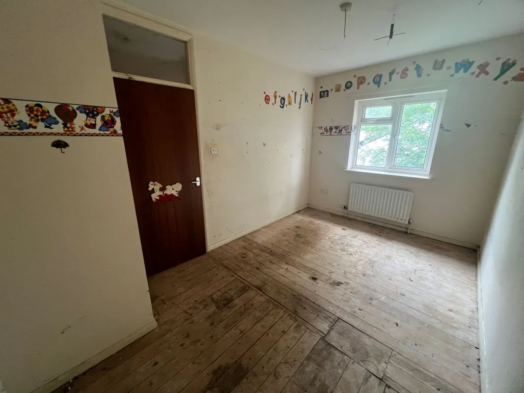 2 bedroom end terraced property in Warwick