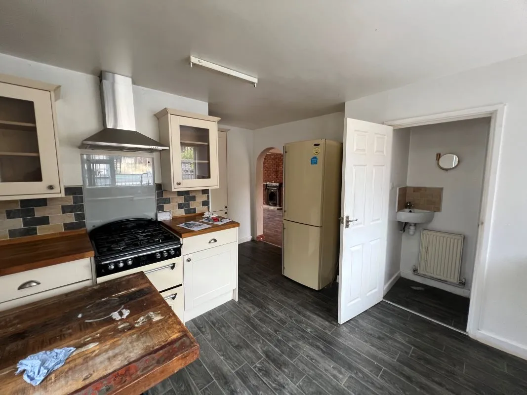 3 bedroom detached house in Upper Gornal, Dudley