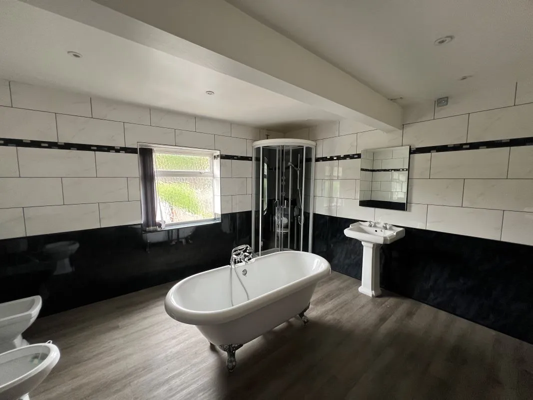 3 bedroom detached house in Upper Gornal, Dudley