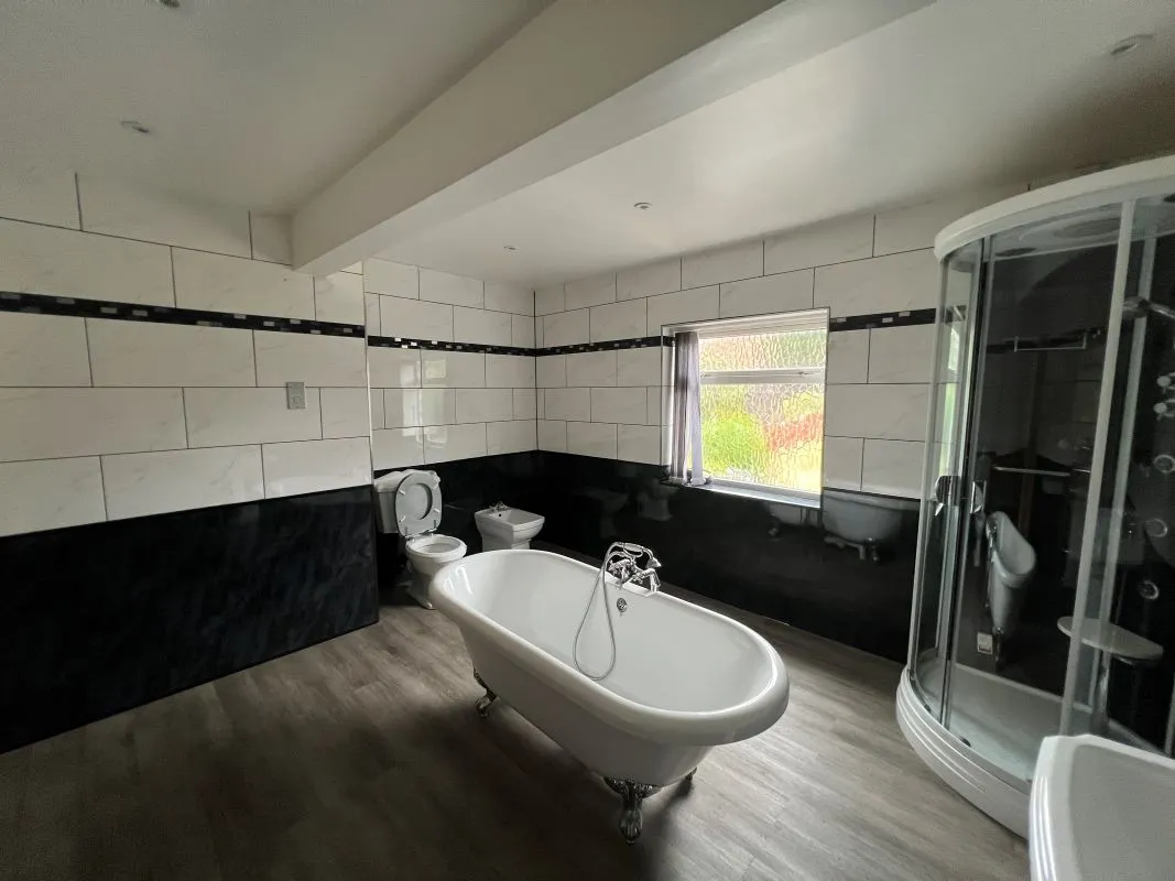 3 bedroom detached house in Upper Gornal, Dudley