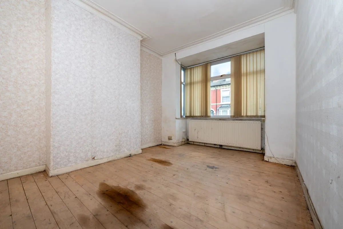 A 3 bedroom mid terraced property