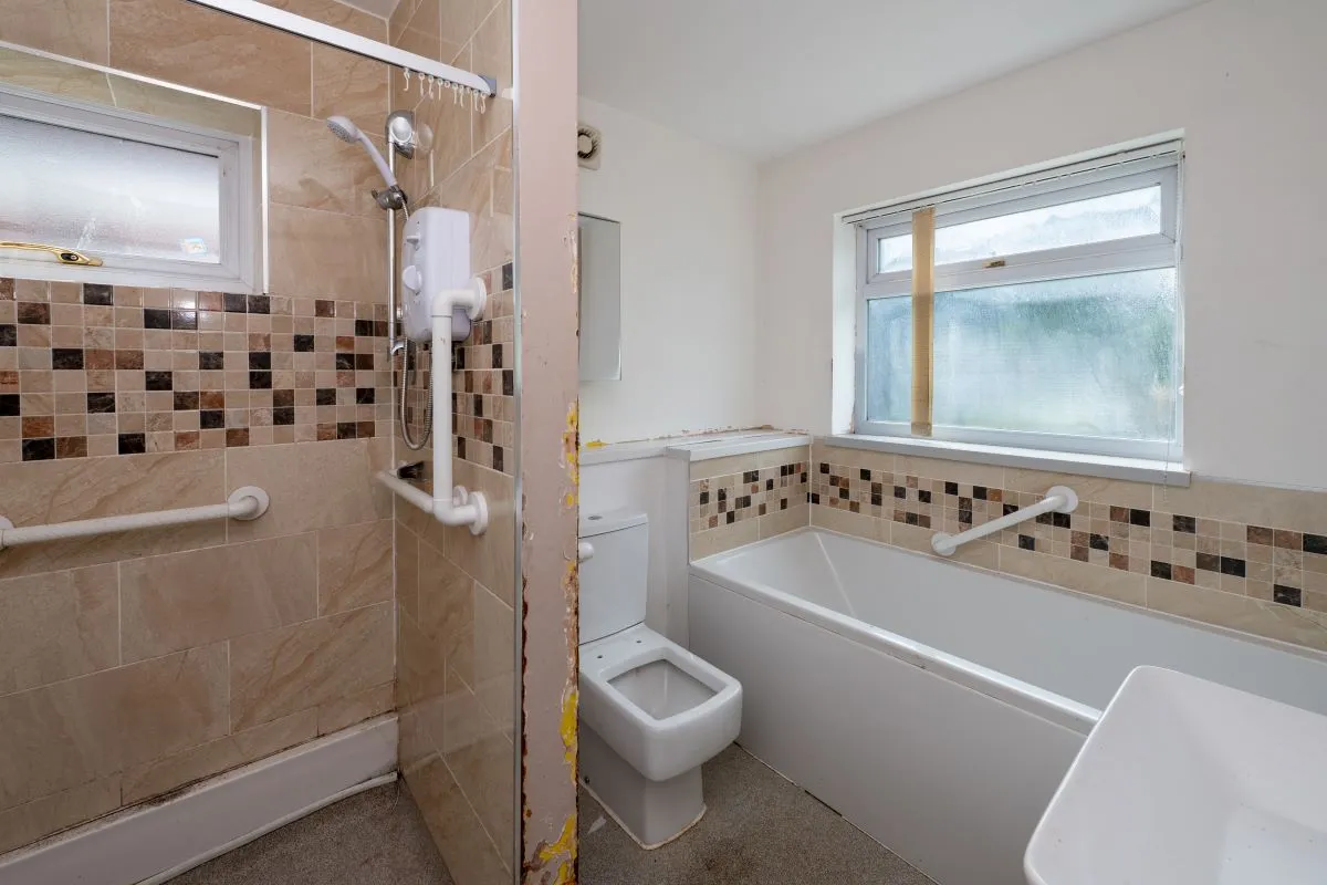 A 3 bedroom mid terraced property