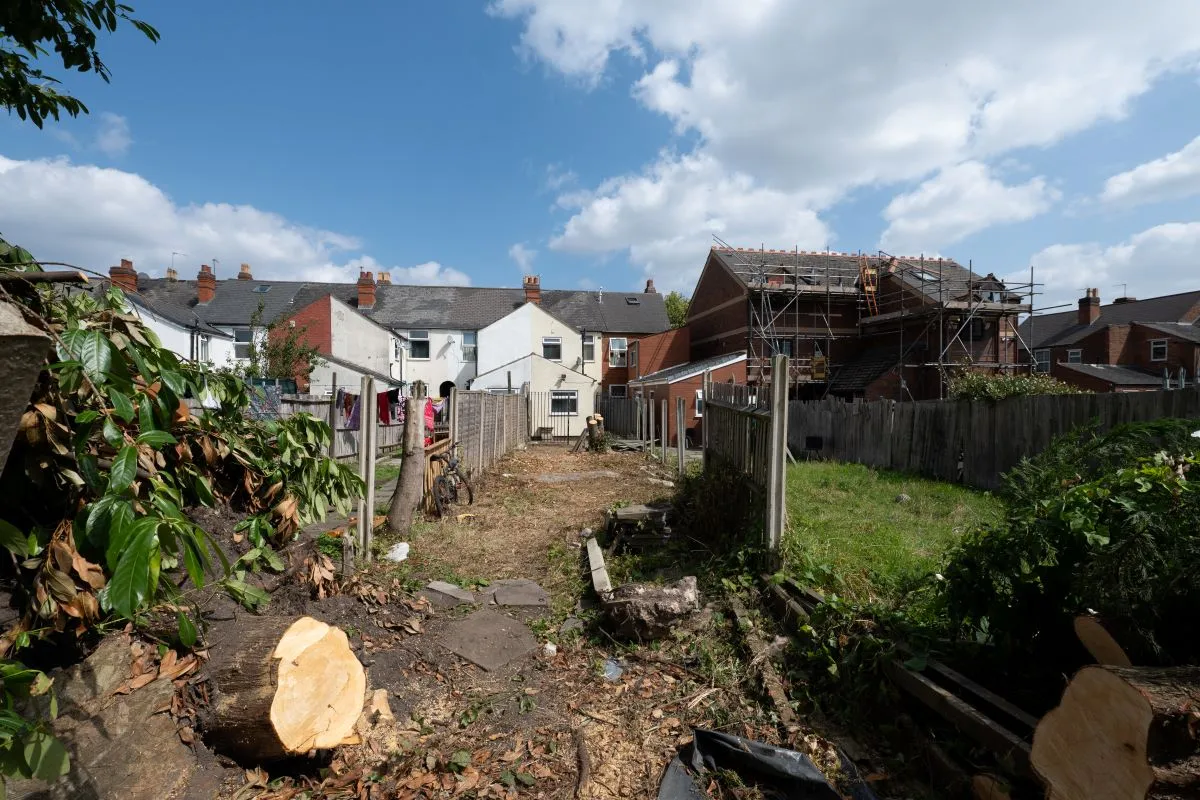 A 3 bedroom mid terraced property