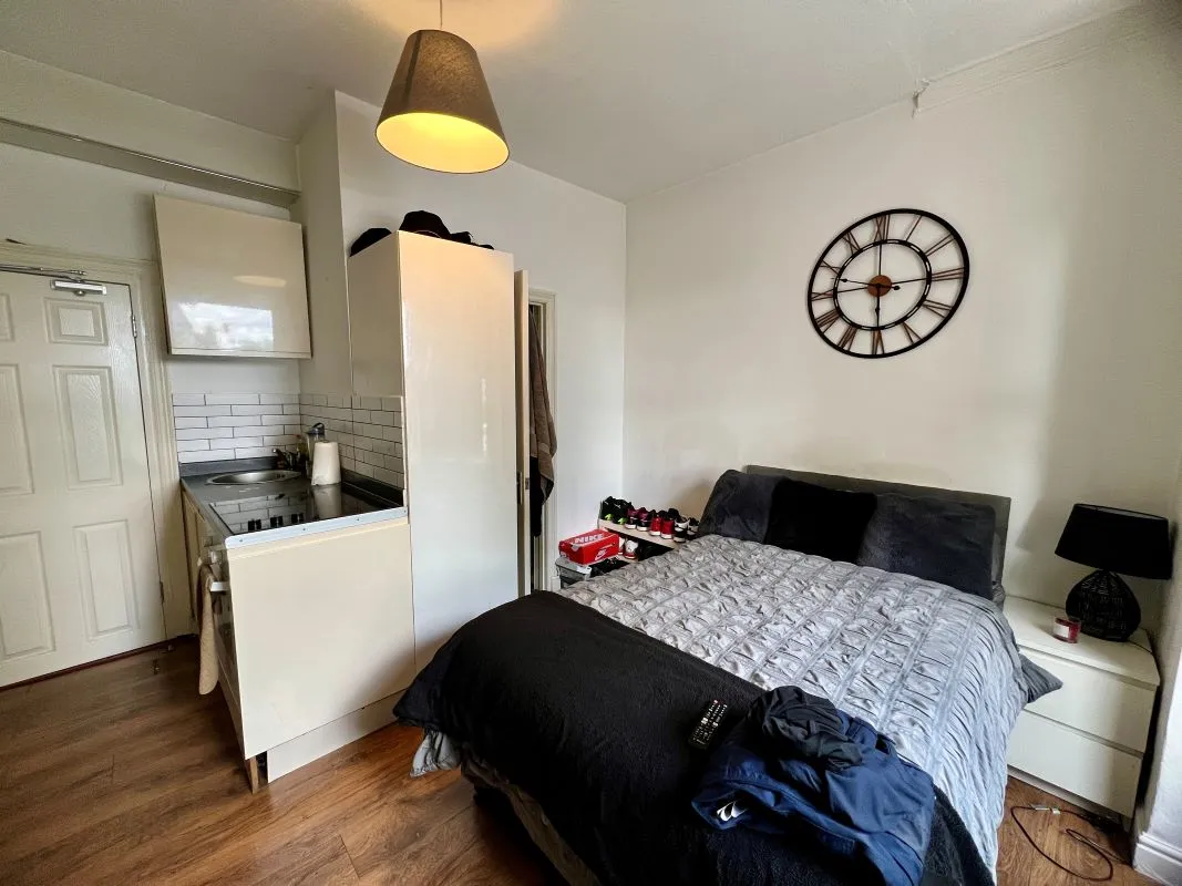 8 bedroom self contained studio flats in Coventry