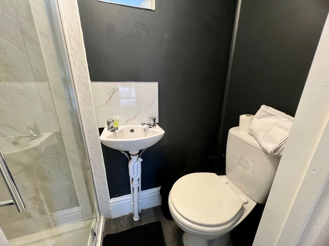 8 bedroom self contained studio flats in Coventry