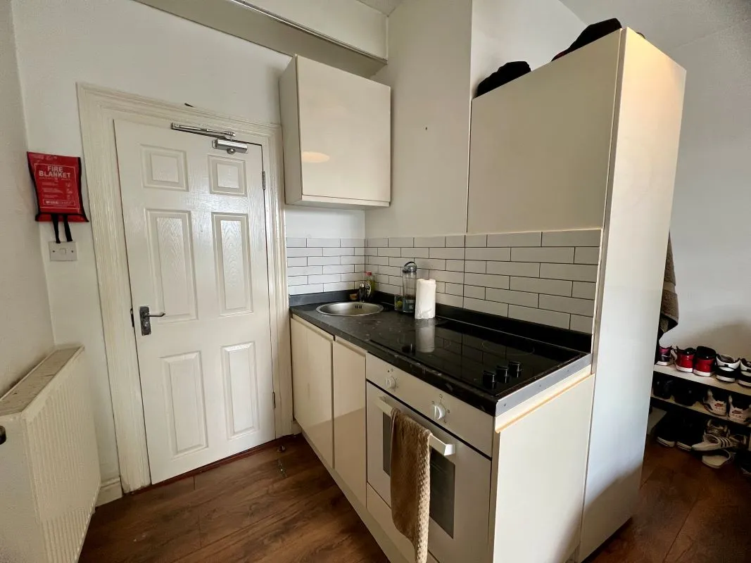 8 bedroom self contained studio flats in Coventry