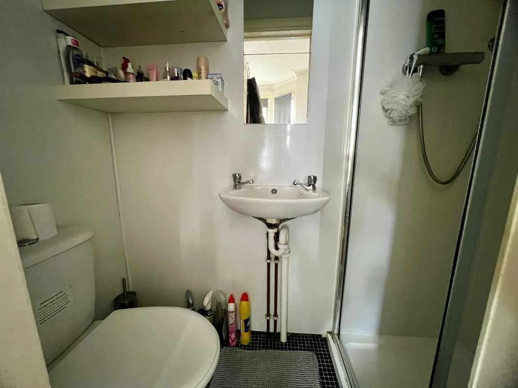 8 bedroom self contained studio flats in Coventry