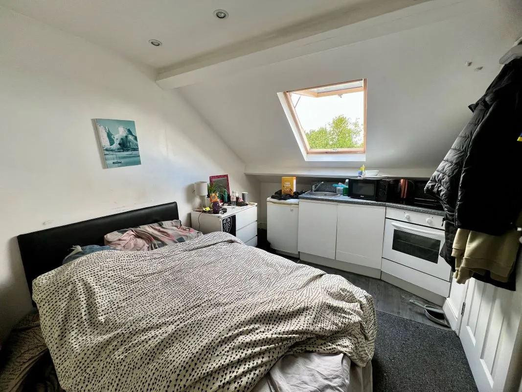 8 bedroom self contained studio flats in Coventry