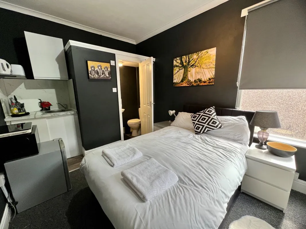 8 bedroom self contained studio flats in Coventry