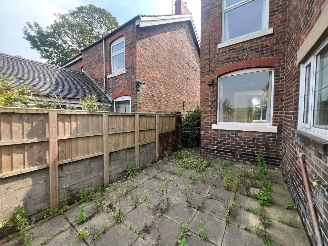 3 bedroom semi detached house in Stoke on Trent