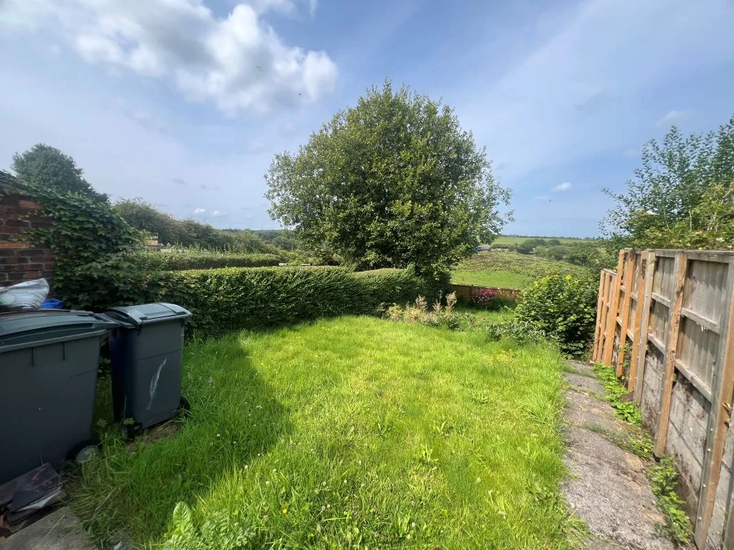 3 bedroom semi detached house in Stoke on Trent
