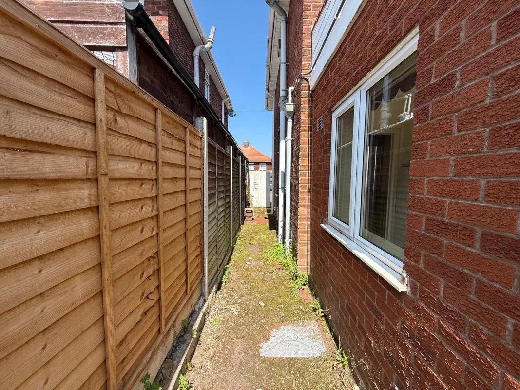 2 bedroom semi detached house in Oldbury