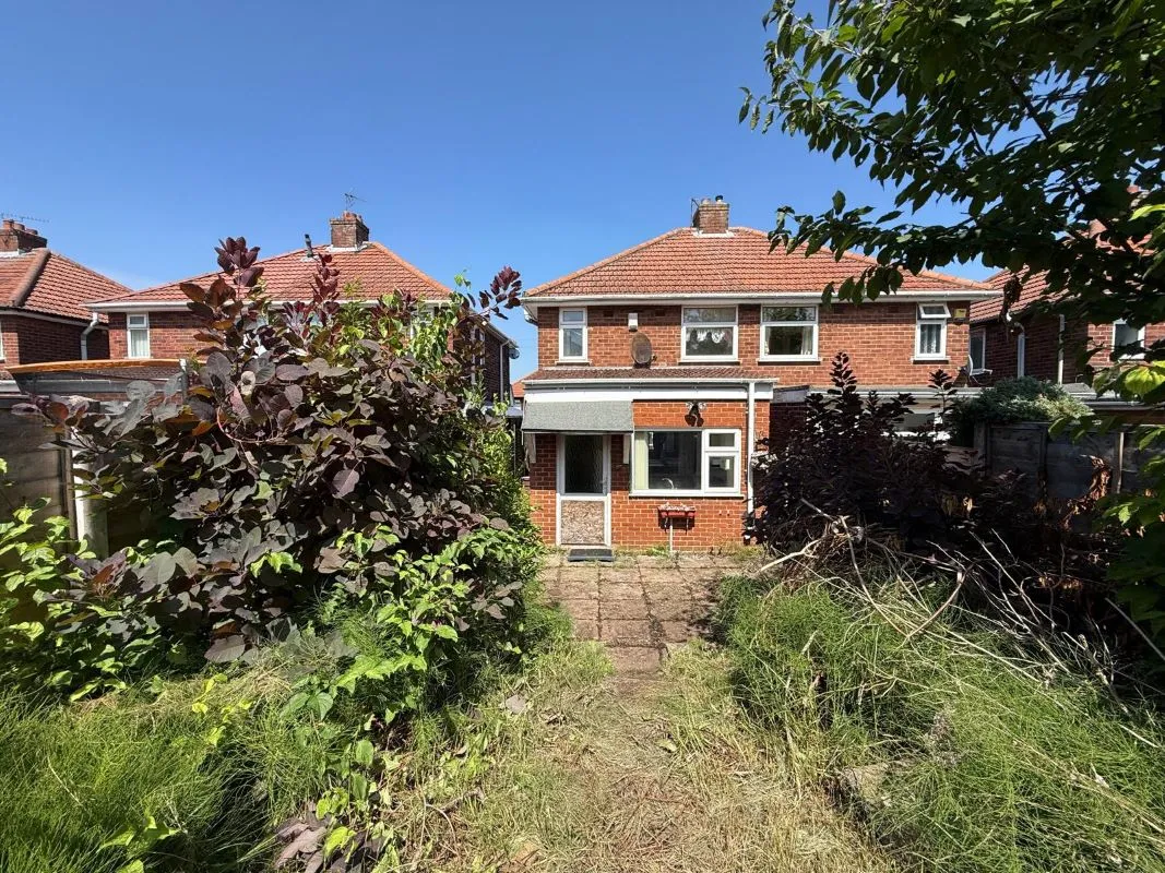 2 bedroom semi detached house in Oldbury
