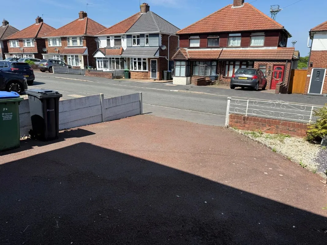 2 bedroom semi detached house in Oldbury