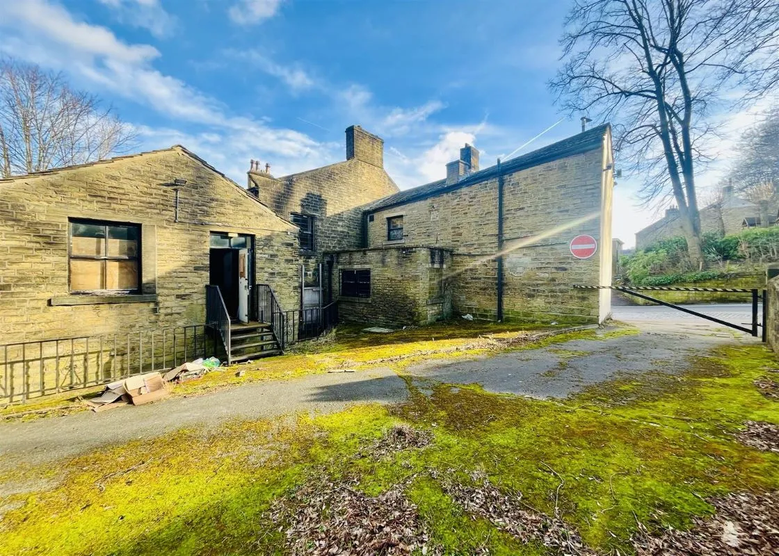 Eastgate, Honley, Holmfirth, West Yorkshire, HD9 6PA - Online Auctions