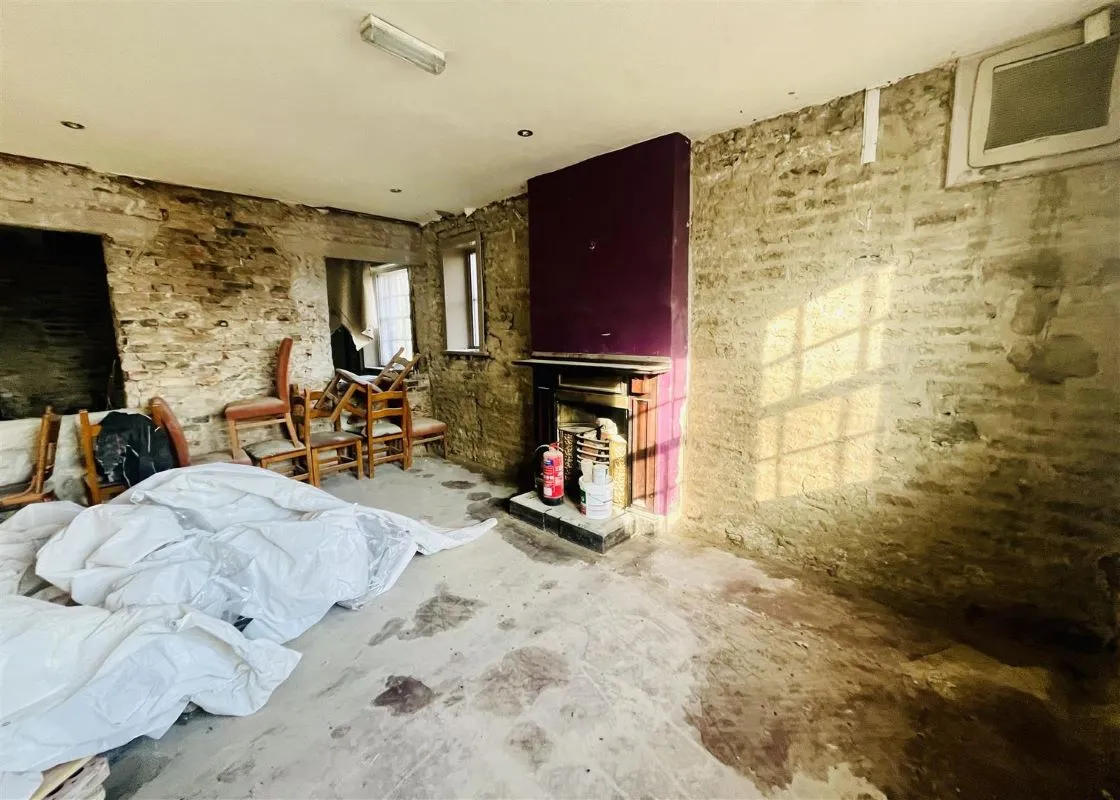 Eastgate, Honley, Holmfirth, West Yorkshire, HD9 6PA - Online Auctions