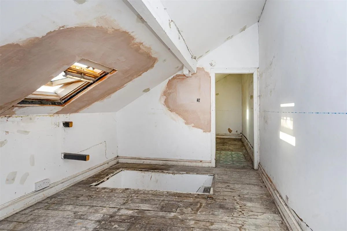 Gramfield Road, Croslandmoor, Huddersfield, West Yorkshrie, HD4 5QA - Online Auctions