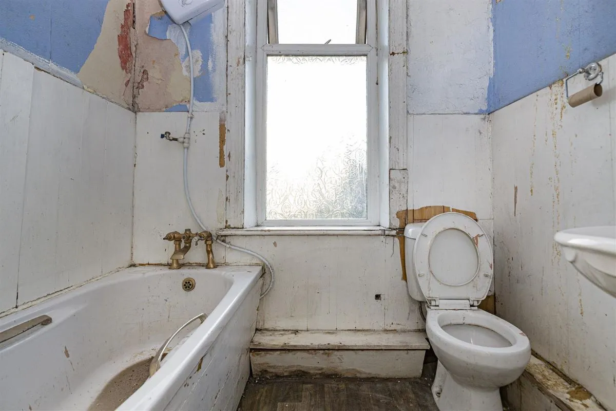 Gramfield Road, Croslandmoor, Huddersfield, West Yorkshrie, HD4 5QA - Online Auctions