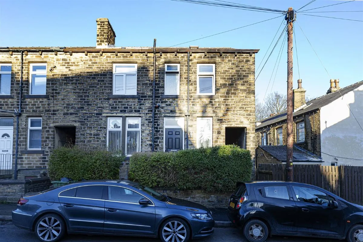 Gramfield Road, Croslandmoor, Huddersfield, West Yorkshrie, HD4 5QA - Online Auctions