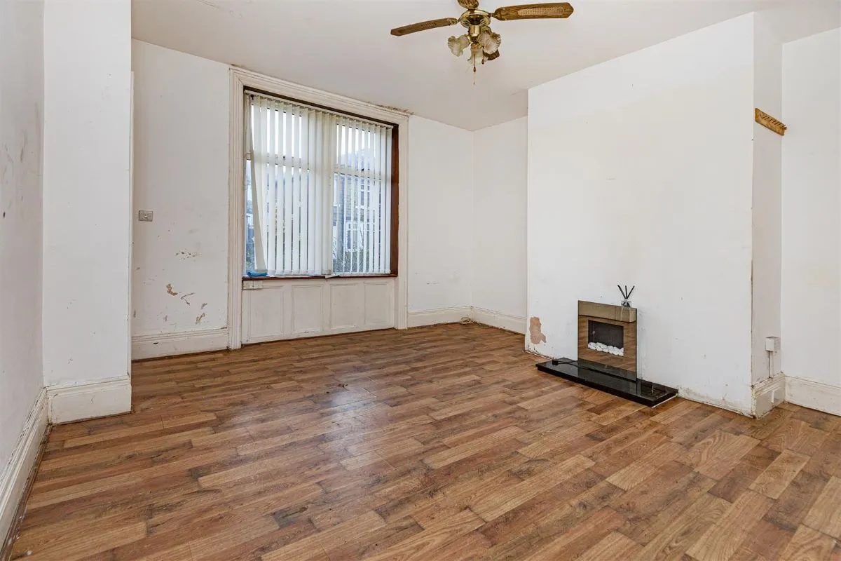 Gramfield Road, Croslandmoor, Huddersfield, West Yorkshrie, HD4 5QA - Online Auctions