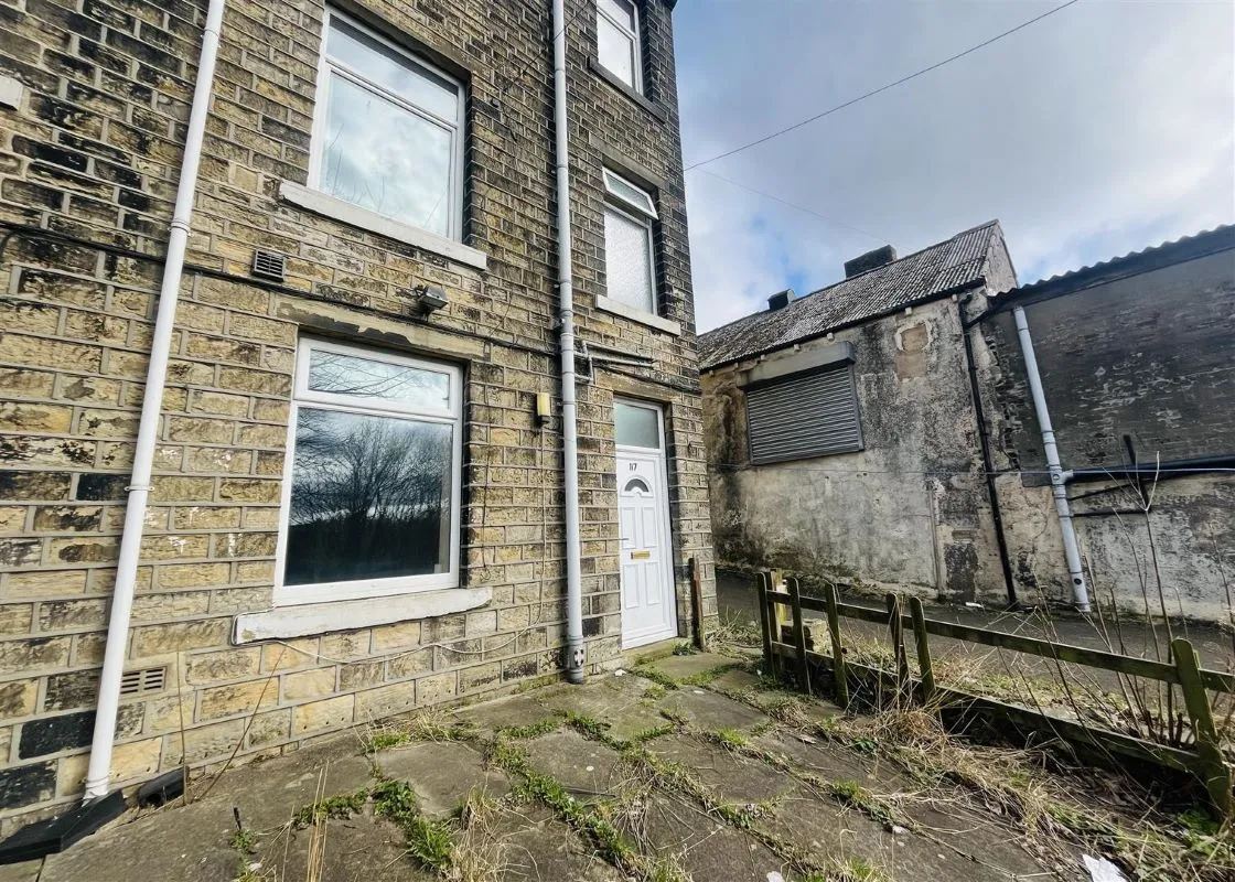 Longwood Road, Huddersfield, West Yorkshire, HD3 4EH - Online Auctions