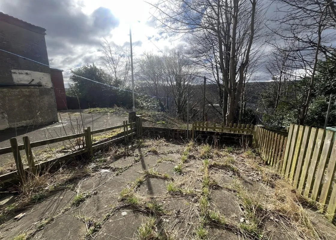 Longwood Road, Huddersfield, West Yorkshire, HD3 4EH - Online Auctions