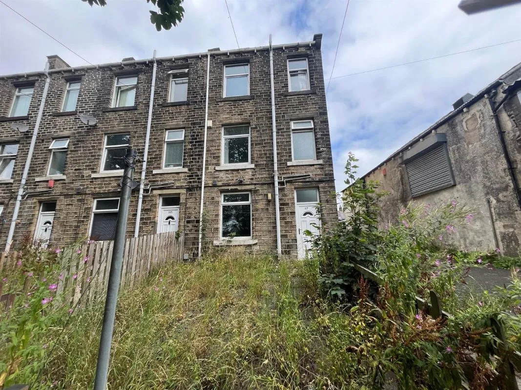 Longwood Road, Huddersfield, West Yorkshire, HD3 4EH - Online Auctions