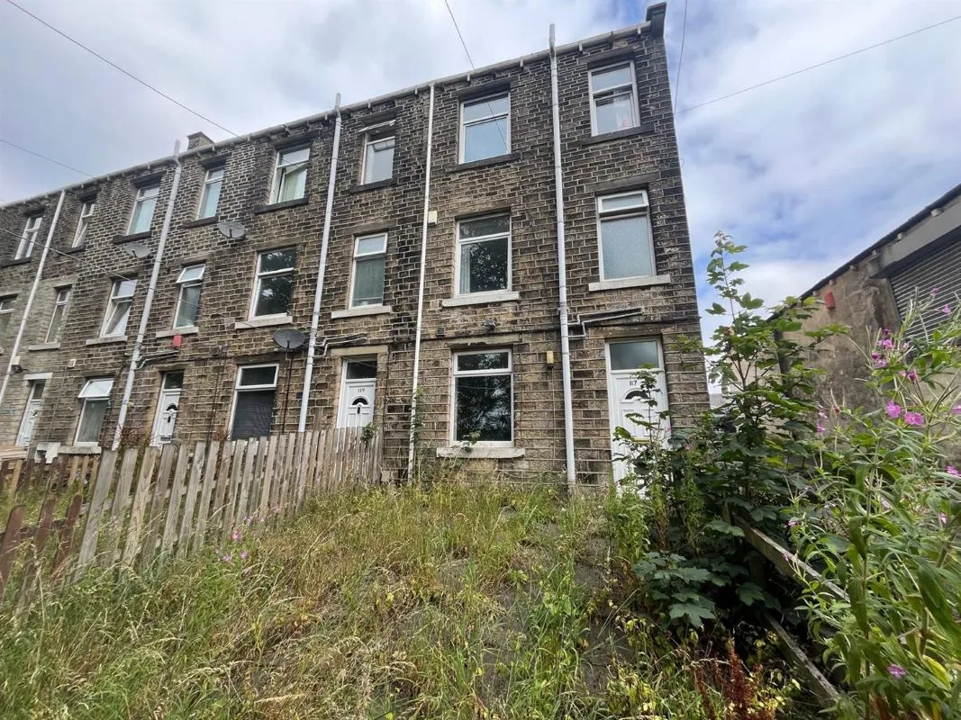 Longwood Road, Huddersfield, West Yorkshire, HD3 4EH - Online Auctions