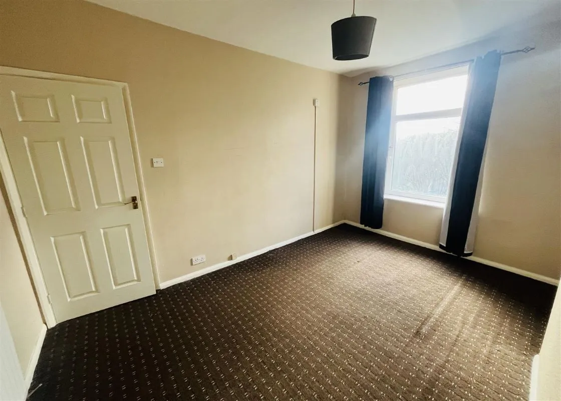 Longwood Road, Huddersfield, West Yorkshire, HD3 4EH - Online Auctions