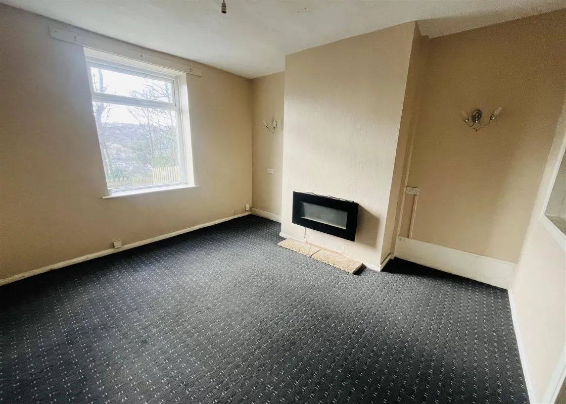 Longwood Road, Huddersfield, West Yorkshire, HD3 4EH - Online Auctions