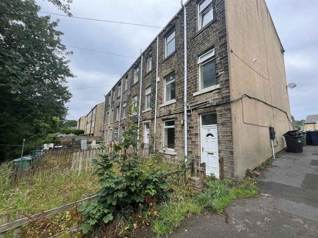 Longwood Road, Huddersfield, West Yorkshire, HD3 4EH - Online Auctions