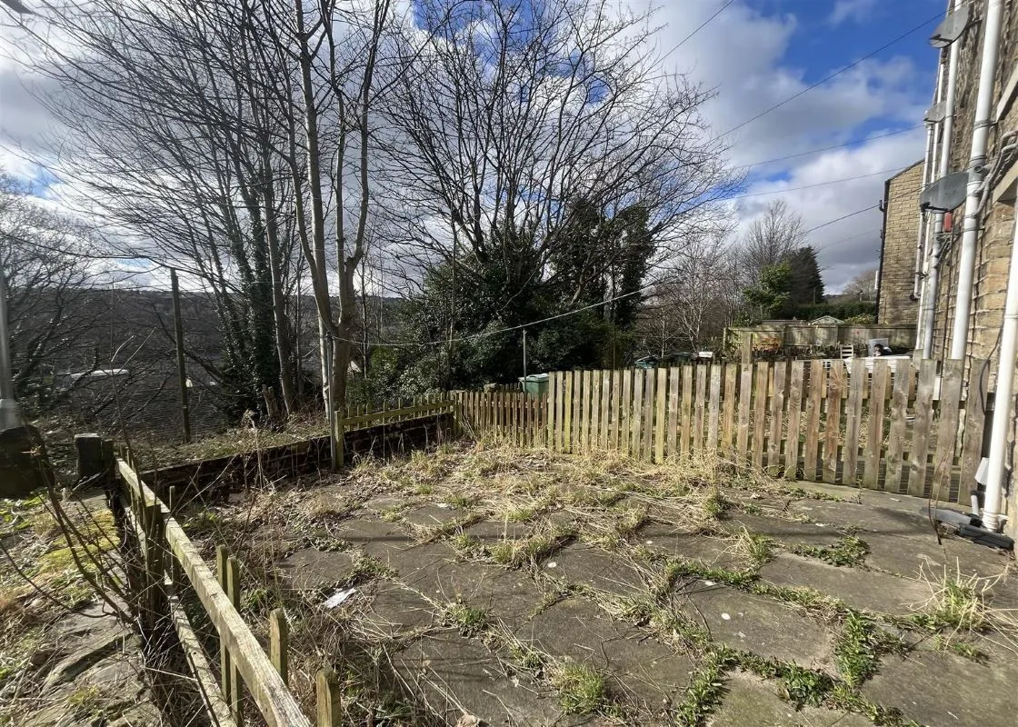 Longwood Road, Huddersfield, West Yorkshire, HD3 4EH - Online Auctions