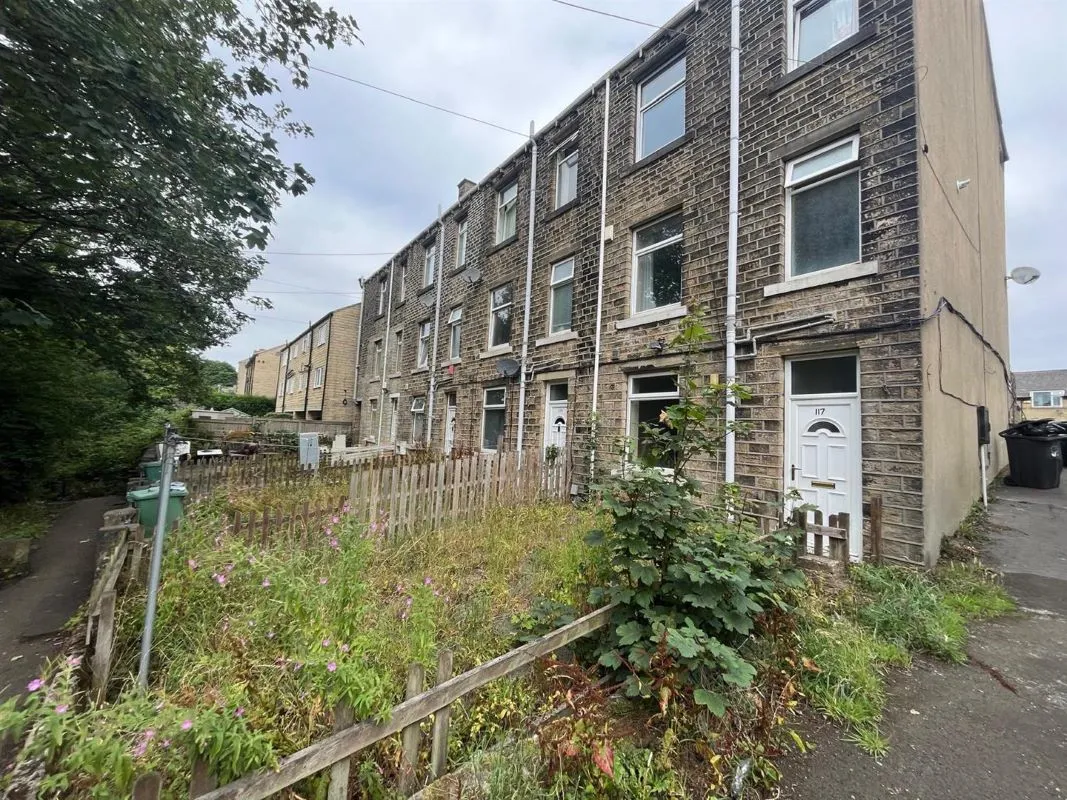 Longwood Road, Huddersfield, West Yorkshire, HD3 4EH - Online Auctions
