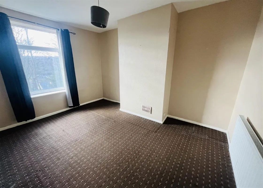 Longwood Road, Huddersfield, West Yorkshire, HD3 4EH - Online Auctions
