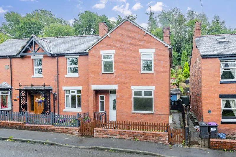 Avondale, Chirk