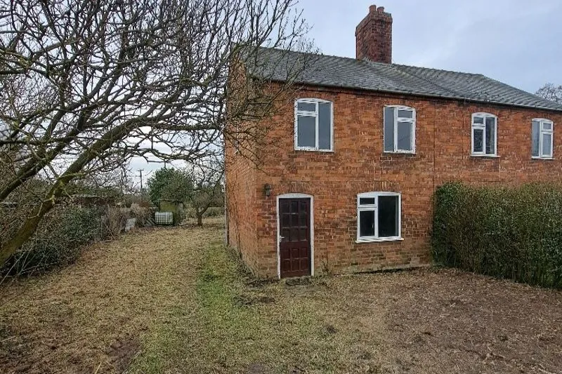 Moss Villas, Whitchurch
