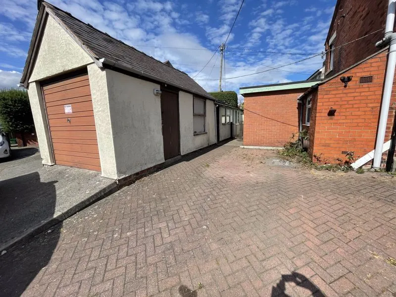 Francis Road, Moss
