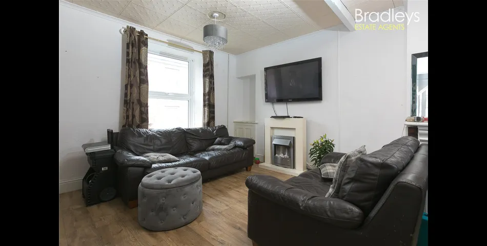 2 Penlee Street, TR18 2DE