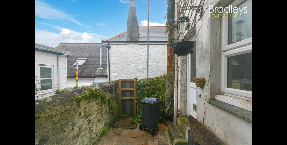 2 Penlee Street, TR18 2DE