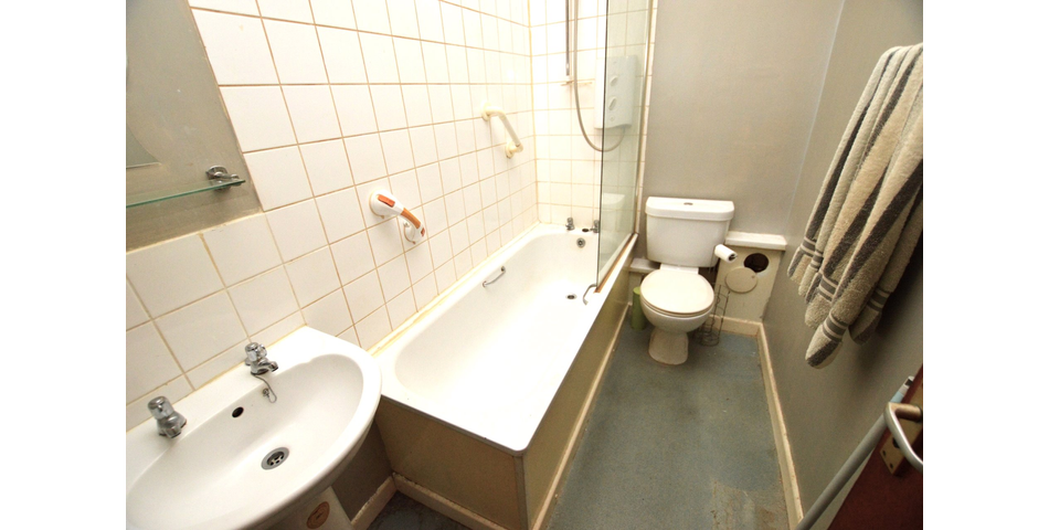 FOR SALE VIA BRADLEYS ONLINE AUCTION 11AM 28TH JANUARY 2025.