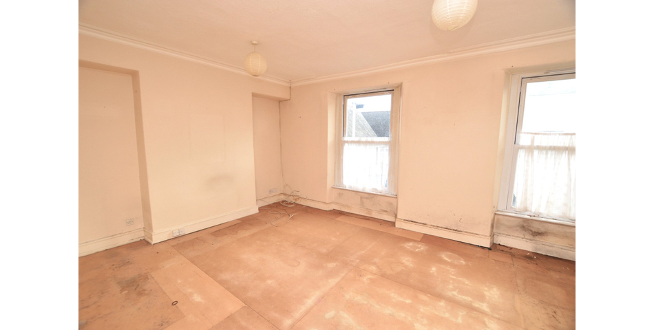 FOR SALE VIA BRADLEYS ONLINE AUCTION 12PM 17TH NOVEMBER 2023.