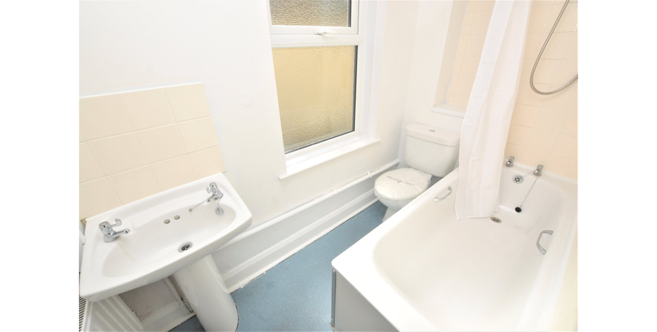 FOR SALE VIA BRADLEYS ONLINE AUCTION 12PM 30TH APRIL 2021. VIRTUAL TOUR AVAILABLE.