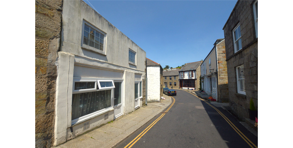 FOR SALE VIA BRADLEYS ONLINE AUCTION ** TWO ONE BEDROOM BEDSITS