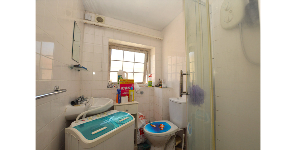 FOR SALE VIA BRADLEYS ONLINE AUCTION ** TWO ONE BEDROOM BEDSITS